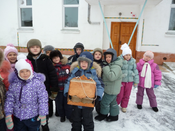 "Наша первая кормушка" Акция «Кормушка для пичужки» "Наша первая кормушка"
