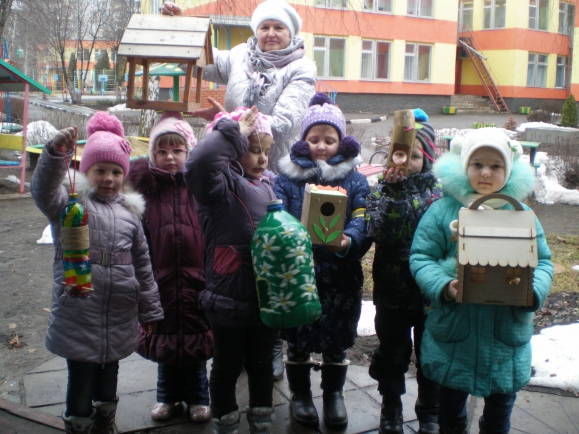 Птичкам от наших девчонок и мальчишек Акция «Кормушка для пичужки» Птичкам от наших девчонок и мальчишек