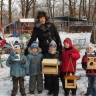 "Ах,вы милые мои снегири,синички! Мы кормушки смастерили -угощайтесь,птички." "Ах,вы милые мои снегири,синички! Мы кормушки смастерили -угощайтесь,птички."