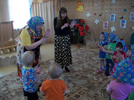 Комплексное занятие: «В гости к бабушке за пасхальным яичком», в первой младшей группе Фото Комплексное занятие: «В гости к бабушке за пасхальным яичком», в первой младшей группе