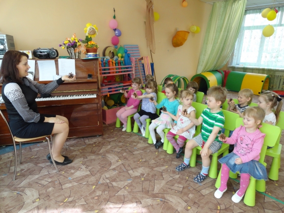 «Шишечка». Методическая разработка авторской игры для детей 3–4 лет. Описание движений, мелодия и фото. Фото «Шишечка». Методическая разработка авторской игры для детей 3–4 лет. Описание движений, мелодия и фото.