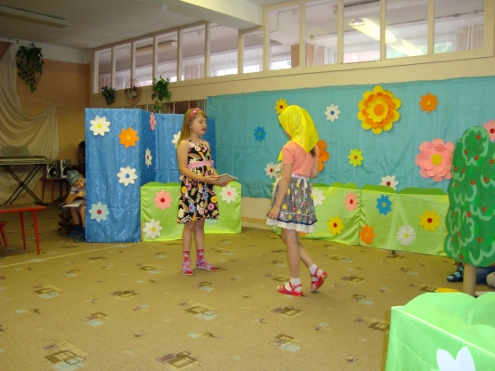 Сценка «Ученица и ученик». Фото Сценка «Ученица и ученик».