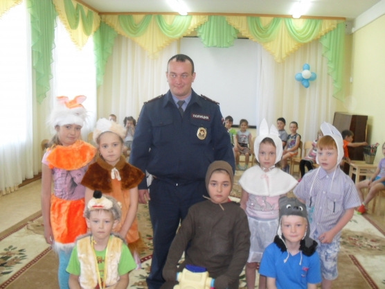 Сценарий спортивно-познавательного праздника для детей 6–7 лет. КВН «Зеленый огонек» Фото Сценарий спортивно-познавательного праздника для детей 6–7 лет. КВН «Зеленый огонек»