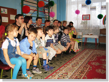 Игровая программа с родителями «Как здорово что все мы здесь сегодня собрались!» Фото Игровая программа с родителями «Как здорово что все мы здесь сегодня собрались!»