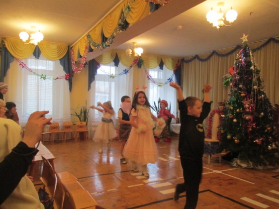 Сценарий новогоднего утренника в подготовительной группе Фото Сценарий новогоднего утренника в подготовительной группе