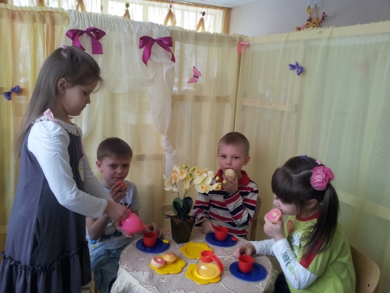 Организация развивающего пространства в групповой комнате «Весёлые ребята» Фото Организация развивающего пространства в групповой комнате «Весёлые ребята»