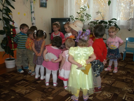 Осенний праздник: «В гости к бабушке», в младшей группе Фото Осенний праздник: «В гости к бабушке», в младшей группе