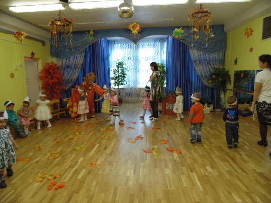 Утренник во второй младшей группе «Осеннее приключение» с участием родителей Фото Утренник во второй младшей группе «Осеннее приключение» с участием родителей
