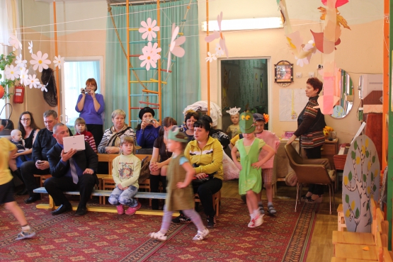 Музыкально-театрализованное представление для родителей «Домик — балалайка» Фото Музыкально-театрализованное представление для родителей «Домик — балалайка»