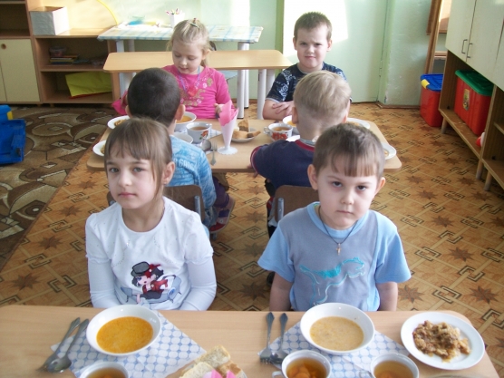 Культурно-гигиенические навыки за столом Фото Культурно-гигиенические навыки за столом