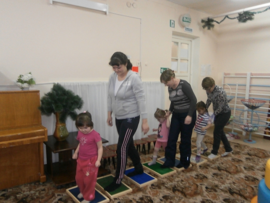 Конспект семейного спортивного праздника с детьми первой младшей группы с участием родителей «Будем здоровы, как олимпийцы!» Фото Конспект семейного спортивного праздника с детьми первой младшей группы с участием родителей «Будем здоровы, как олимпийцы!»
