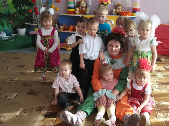 Весеннее развлечение с клоуном Тик в младшей группе Фото Весеннее развлечение с клоуном Тик в младшей группе