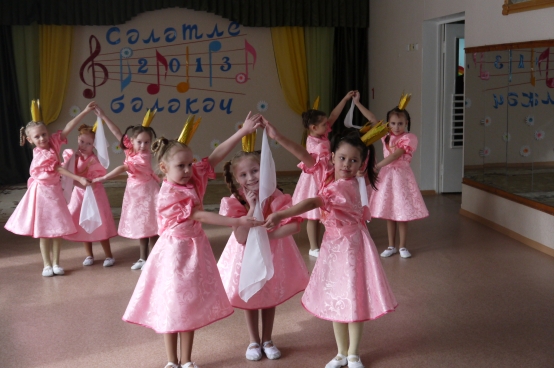 Виступ наших дітей 6-7 років на конкурсі Фото Выступление наших детей 6–7 лет на конкурсе