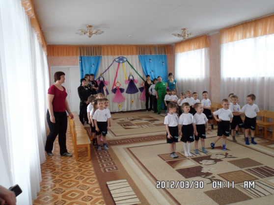 Конспект физкультурного досуга с участием родителей в средней группе «Малыш и Карлсон» Фото Конспект физкультурного досуга с участием родителей в средней группе «Малыш и Карлсон»