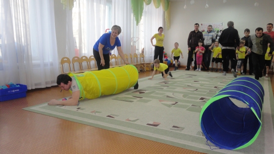«Мой папа смелый, ловкий, самый сильный!» Фотоотчет о празднике «День защитника Отечества» Фото «Мой папа смелый, ловкий, самый сильный!» Фотоотчет о празднике «День защитника Отечества»