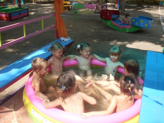 Водные процедуры на прогулке Фото Водные процедуры на прогулке