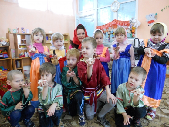 Конспект открытого занятия в средней группе. Знакомство детей с русским народным искусством «Веселая ярмарка» Фото Конспект открытого занятия в средней группе. Знакомство детей с русским народным искусством «Веселая ярмарка»
