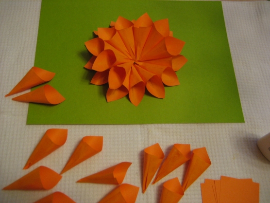 Как сделать цветы из цветной бумаги и картона своими руками