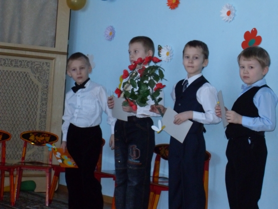 Утренник 8 марта в старшей группе Фото Утренник 8 марта в старшей группе