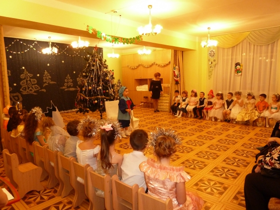 Сценарий новогоднего утренника в ДОУ для подготовительной к школе группы «Новогодние краски» Фото Сценарий новогоднего утренника в ДОУ для подготовительной к школе группы «Новогодние краски»