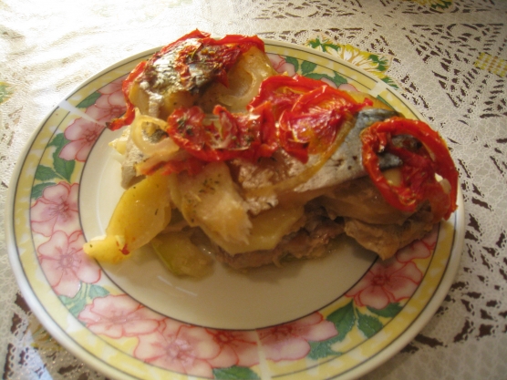 Картофельная запеканка со скумбрией. Фото Картофельная запеканка со скумбрией.
