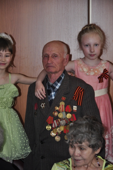 «День Победы с ветеранами». Фотоотчет о праздничном концерте в детском саду Фото «День Победы с ветеранами». Фотоотчет о праздничном концерте в детском саду