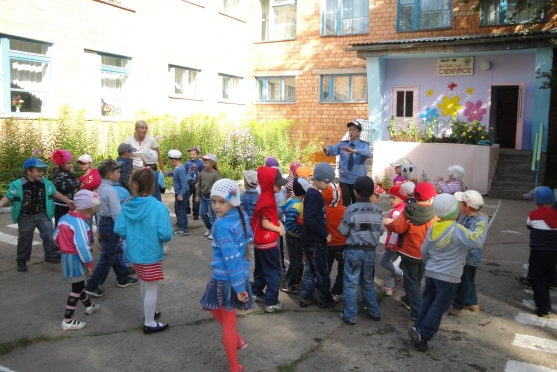 Спортивно-познавательное развлечение «Школа юных водителей» Фото Спортивно-познавательное развлечение «Школа юных водителей»