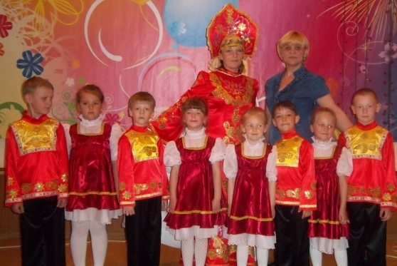 «Росиночка» — выступление на благотворительном концерте Фото «Росиночка» — выступление на благотворительном концерте
