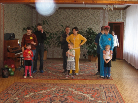 Конспект спортивного развлечения «Папа, мама, я — спортивная семья!» (старшая группа) Фото Конспект спортивного развлечения «Папа, мама, я — спортивная семья!» (старшая группа)