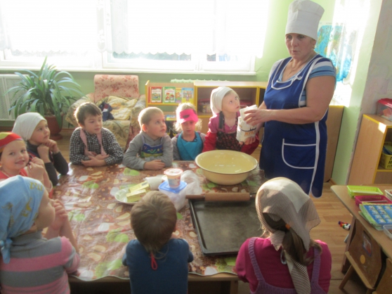 «Как «Почемучки» учились печь пирог». Лексическая тема недели: «Продукты питания. Откуда хлеб пришёл» (фотоотчет) Фото «Как «Почемучки» учились печь пирог». Лексическая тема недели: «Продукты питания. Откуда хлеб пришёл» (фотоотчет)