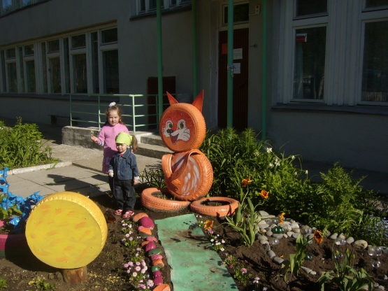 Оформление клумб детского сада из бросового материала. Фото Оформление клумб детского сада из бросового материала.