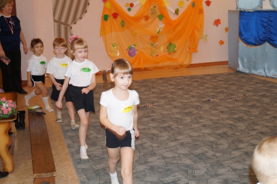 «В країні« здоровань ». Сценарій фізкультурного дозвілля для дітей старшого дошкільного віку Фото «В стране «Здоровячков». Сценарий физкультурного досуга для детей старшего дошкольного возраста