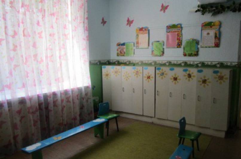 Уголок для родителей в едином стиле для младшей группы