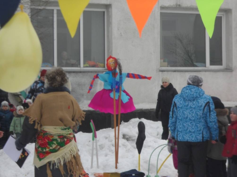 «Масляна». Сценарій спортивного свята на ділянці для підготовчої групи Фото «Масленица». Сценарий спортивного праздника на участке для подготовительной группы