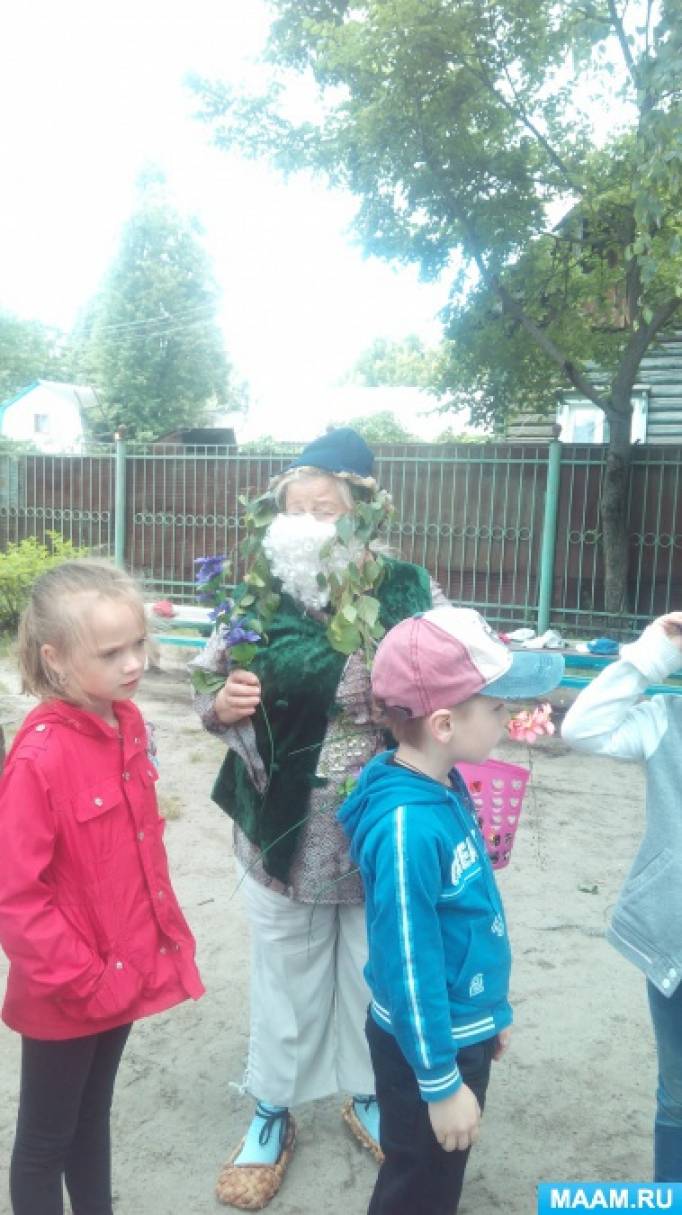 «Вместе весело шагать». Работа на экологической тропе Фото «Вместе весело шагать». Работа на экологической тропе