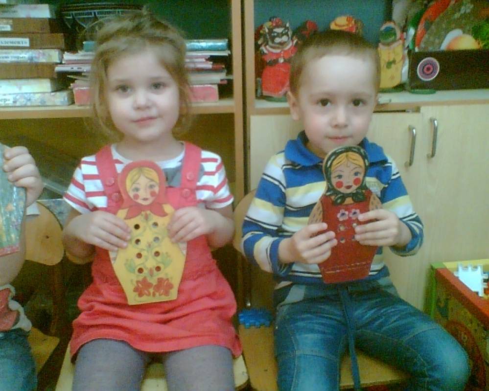 «Матрьошок російський хоровод». Інтегроване заняття з освітньої галузі «Художня творчість» в молодшій групі Фото «Матрешек русский хоровод». Интегрированное занятие по образовательной области «Художественное творчество» в младшей группе