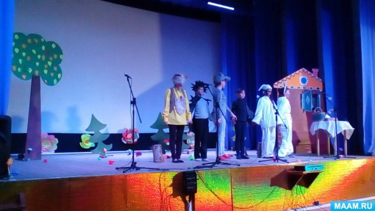 Поход в дом культуры на театрализованное представление «Мешок яблок» по сказке В. Сутеева Фото Поход в дом культуры на театрализованное представление «Мешок яблок» по сказке В. Сутеева