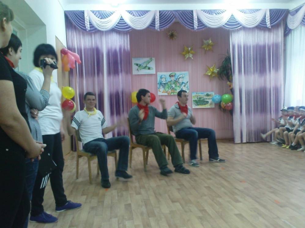 «Наші захисники». Сценарій свята 23 лютого для дітей старшої групи за участю батьків Фото «Наши защитники». Сценарий праздника 23 февраля для детей старшей группы с участием родителей