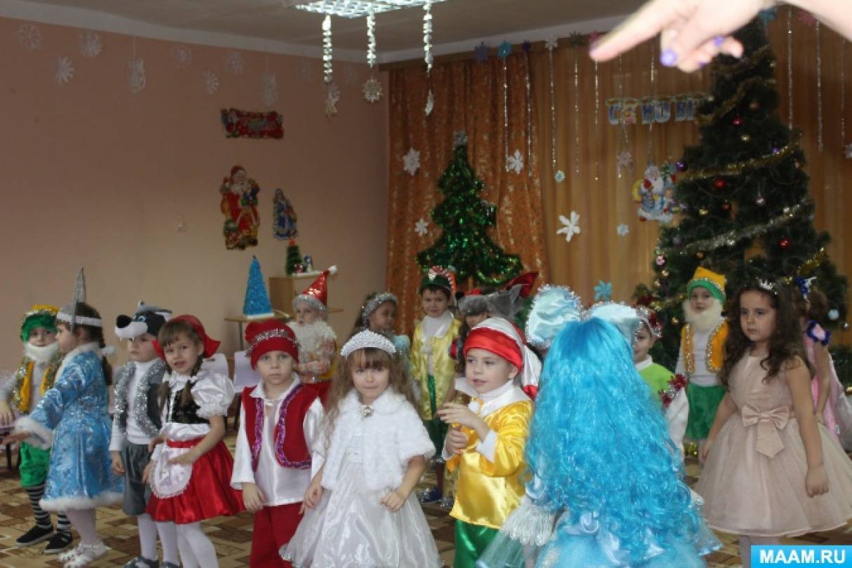Фотозвіт про новорічне свято в середній групі «Чарівна книга Діда Мороза» Фото Фотоотчет о новогоднем празднике в средней группе «Волшебная книга Деда Мороза»