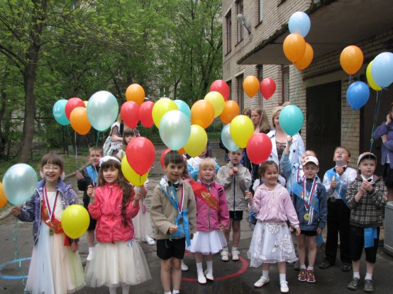 Выпускной утренник «Как сказки помогли отыскать коробку с карандашами» Фото Выпускной утренник «Как сказки помогли отыскать коробку с карандашами»