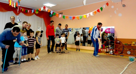 Спортивный праздник для детей средней группы детского сада и их родителей «Мы — юные Олимпийцы» Фото Спортивный праздник для детей средней группы детского сада и их родителей «Мы — юные Олимпийцы»