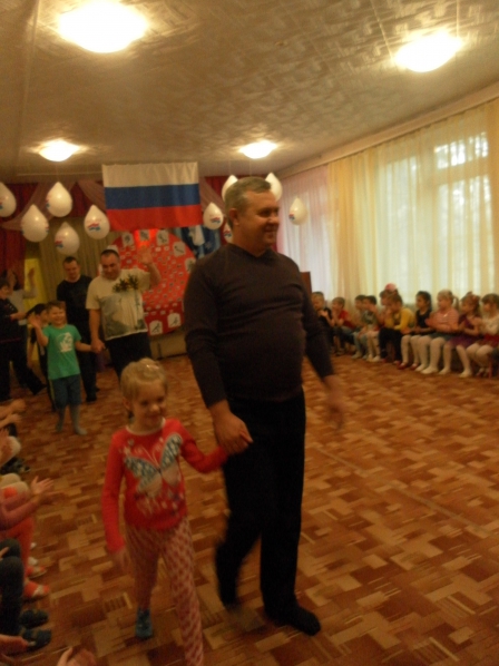 Сценарий спортивного развлечения «Мой папа» Фото Сценарий спортивного развлечения «Мой папа»