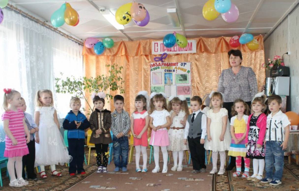 Свято 8 Березня в середній групі «Маму люблять все на світі» Фото Праздник 8 марта в средней группе «Маму любят все на свете»