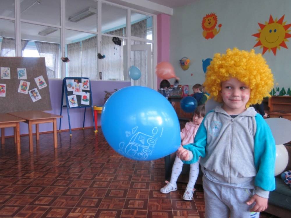 Дозвільна діяльність у першій молодшій групі «Свято дитинства» Фото Досуговая деятельность в первой младшей группе «Праздник детства»