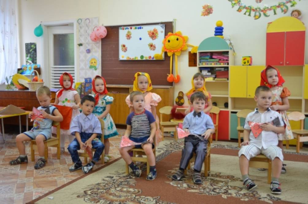 Сценарий на осенний утренник в младшей группе Сценарий на осенний утренник в младшей группе