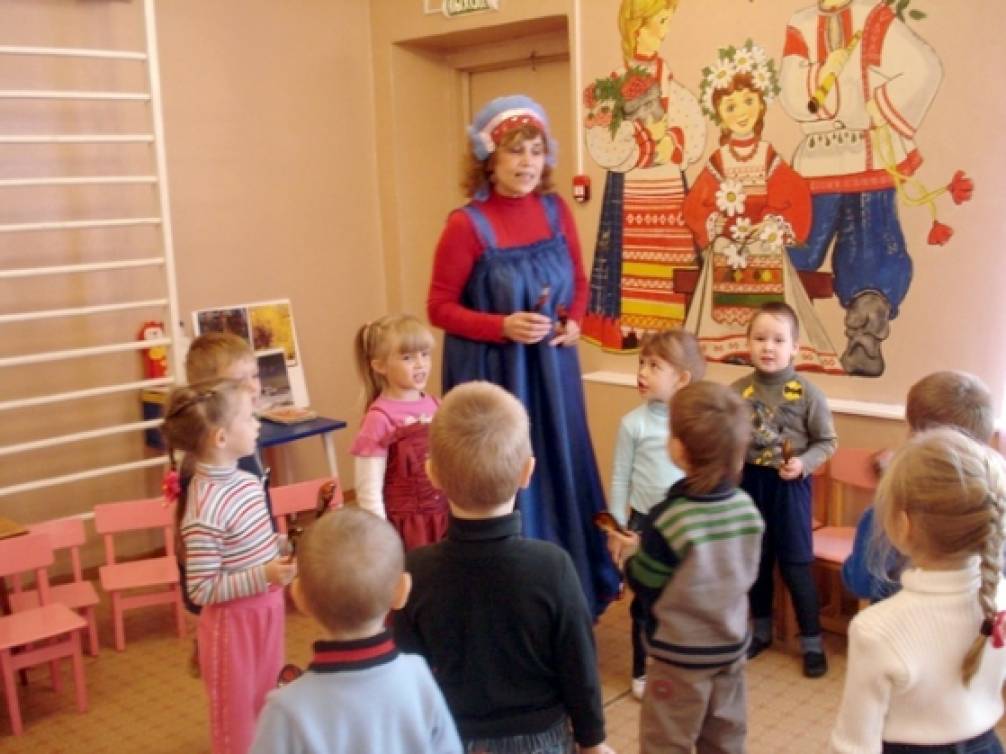 Тематическое занятие по русскому народному творчеству в средней группе «В хороводе с Дуняшей» Фото Тематическое занятие по русскому народному творчеству в средней группе «В хороводе с Дуняшей»