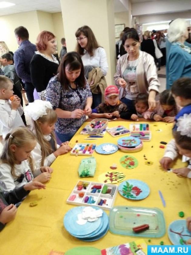 Фотозвіт «Майстер-клас« Пластілінографія »для дітей дошкільного віку на районному святі« День знань »Фото Фотоотчет «Мастер-класс «Пластилинография» для детей дошкольного возраста на районном празднике «День знаний»