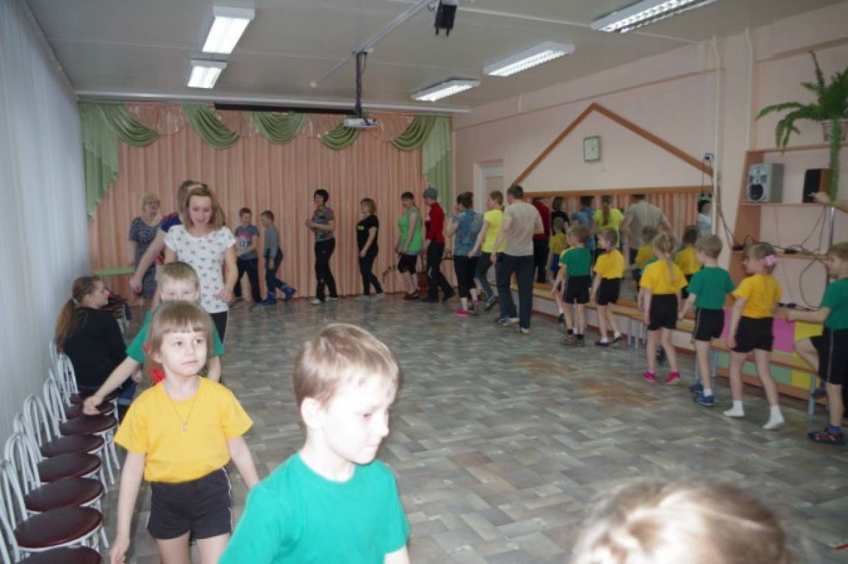 «Час рухливих ігор» спільно з батьками Фото «Час подвижных игр» совместно с родителями