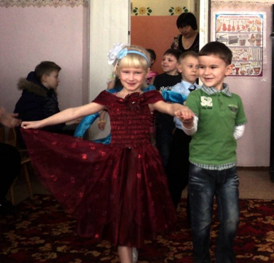 «Праздник мамин и я встречаю, вместе с мамой поиграю» (фотоотчёт) Фото «Праздник мамин и я встречаю, вместе с мамой поиграю» (фотоотчёт)