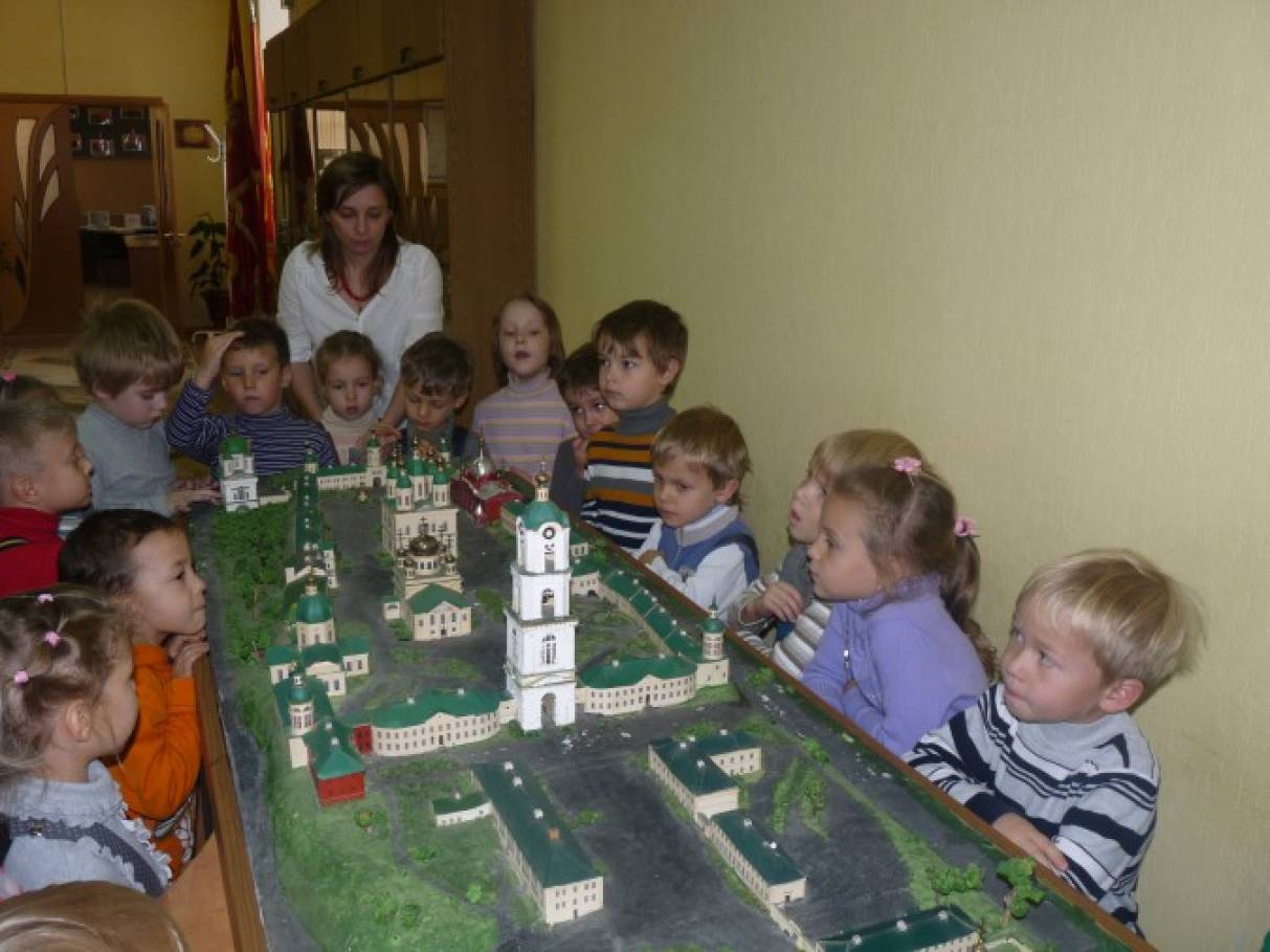 Посещение библиотек города. Страницы истории города Саров (фотоотчёт)